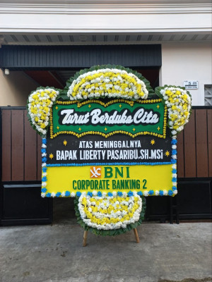 Papan Bunga Duka di Pelabuhan