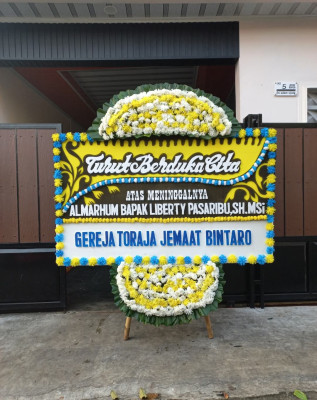 Papan Bunga Duka di Pelabuhan