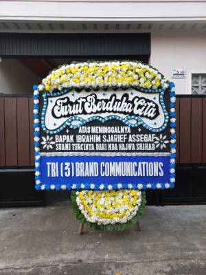 Papan Bunga Duka di Pelabuhan